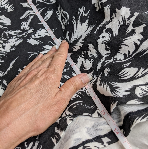 Dingolay EUC floral 2 Piece skirt set crop tie top small Barbados black white - Picture 13 of 16